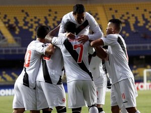 Libertadores: Vasco aplica goleada no Chile e Chapecoense perde na Arena Condá