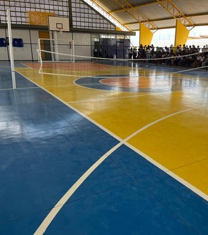 [Vídeo] Luciano Barbosa inaugura ginásio poliesportivo em escola do Cangandu, zona rural de Arapiraca