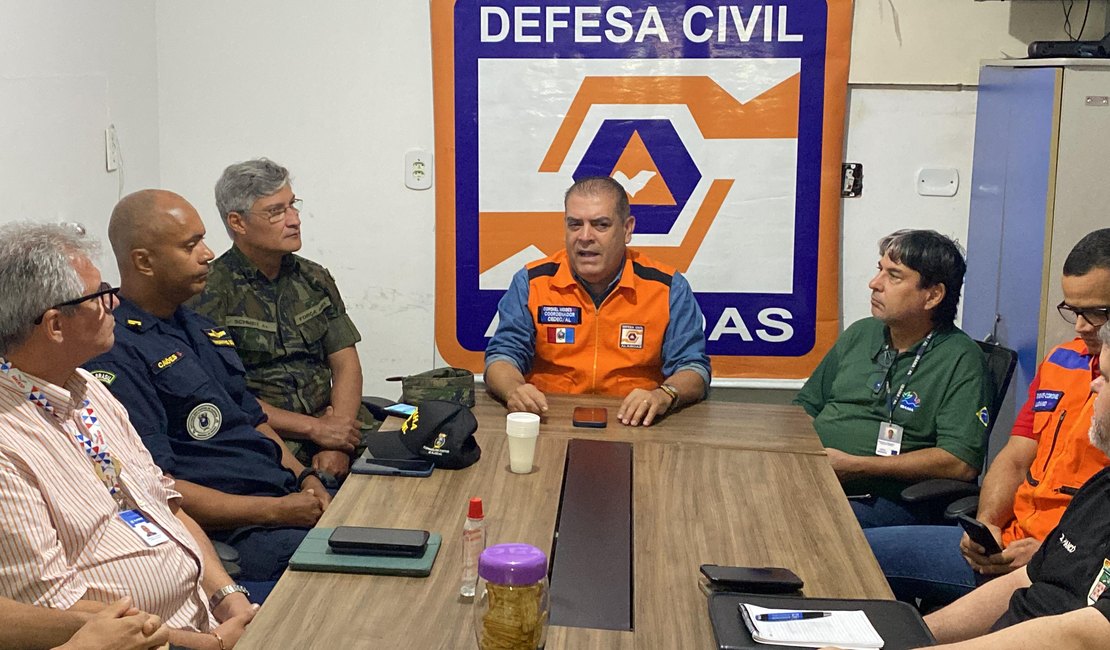 Defesa Civil reúne órgãos estaduais e federais para coordenar ações diante das fortes chuvas em AL