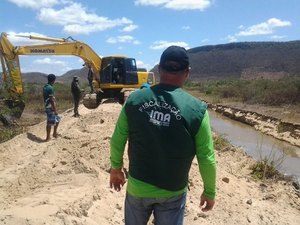 Fiscalização encontra ?Canal do Sertão? em propriedade privada