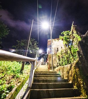 Traficantes fogem por córrego e deixam maconha e arma na Grota da Bruxa