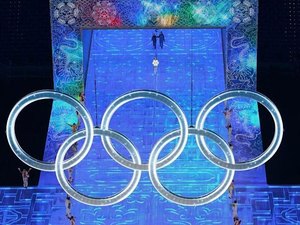 Cerimônia dos Jogos de Inverno começa em Pequim com anéis surgindo de bloco de gelo