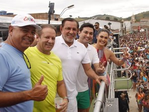 Encerrando o CarnaLaje, Bloco Bacalhau na Vara arrasta mais de 60 mil foliões no maior carnaval de Alagoas