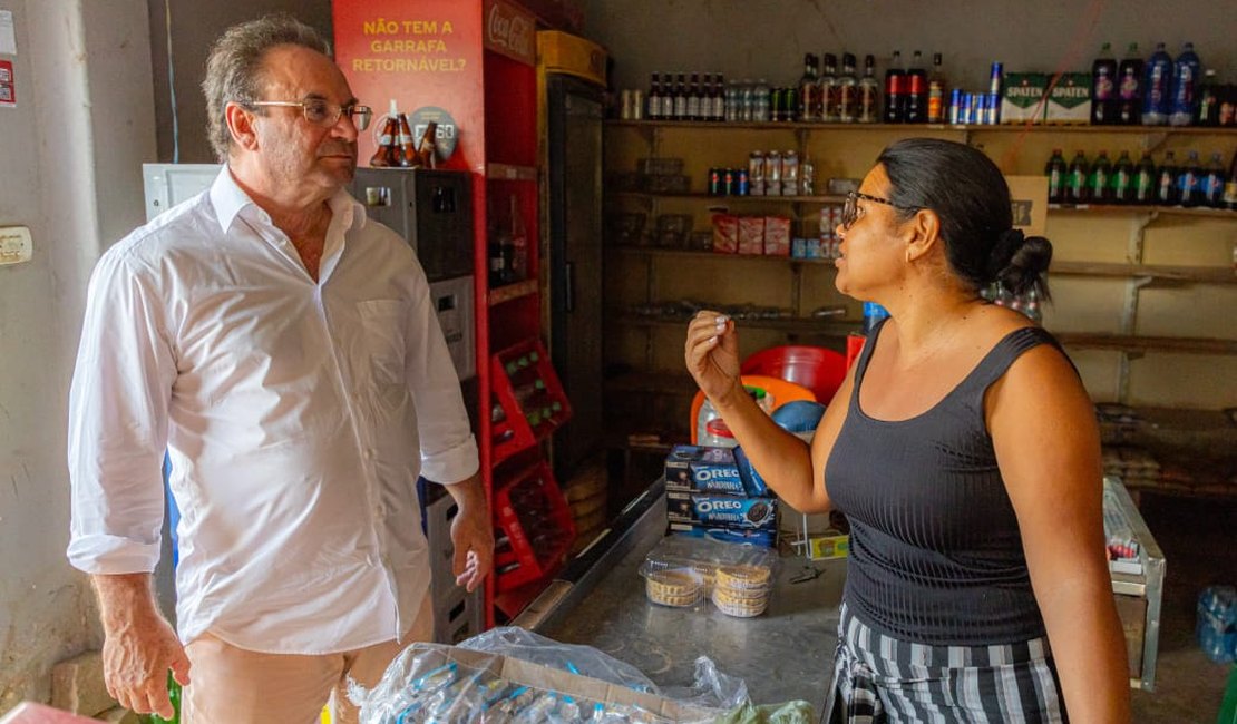 Comerciantes do João Paulo II agradecem ao prefeito Luciano Barbosa pela pavimentação no bairro