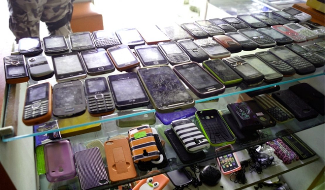 Ação integrada combate comércio ilegal de celular no centro de Maceió