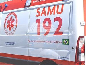 Mulher fica ferida após acidente entre motos no trevo da Canafístula, em Arapiraca