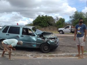 Colisão entre carro e caminhão deixa um ferido em trecho da BR-316