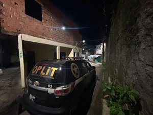 Celulares roubados por casal em 'cinquentinha' são recuperados em imóvel abandonado