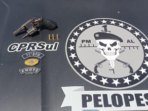 Mulher é presa com arma após tentar fugir de abordagem no povoado Perucaba, em Igreja Nova