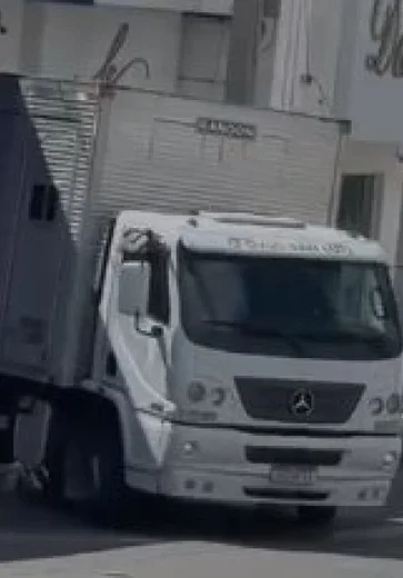 Caminhão desgovernado atinge mulher e criança no Sertão da Paraíba