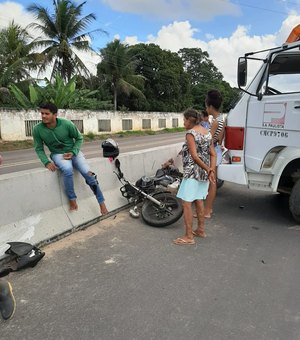 Motociclista trafega por trecho proibido em obras da AL 220 e provoca acidente 