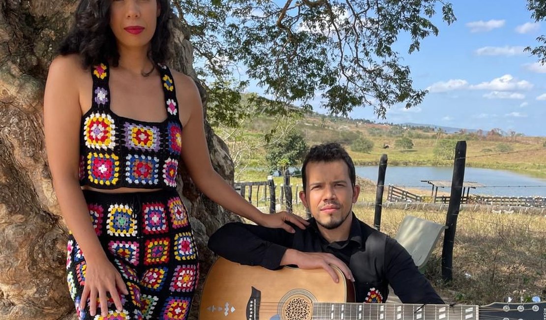 Altemar Dutra faz a festa das Mães em Arapiraca; banda Mar e karaokê completam a programação da Prefeitura