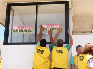 Construtora tem obra embargada , empresa estava construindo loteamento