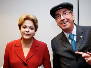 Dilma do PT avermelhou e nós também