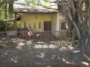 Sombria e abandonada há 10 anos: mansão no Park Way vai a leilão por dívidas