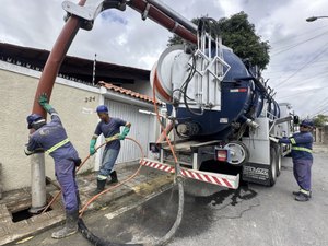 Mutirão de limpeza desobstrui galerias no Benedito Bentes