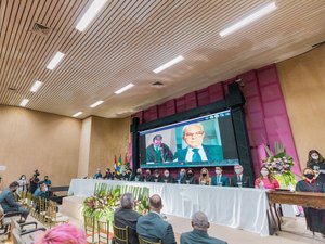 Prefeito JHC participa da posse da procuradora Marluce Caldas e destaca papel da mulher