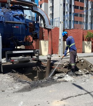 Prefeitura desobstrui 100 metros de galeria e reforça rede drenagem na Cruz das Almas