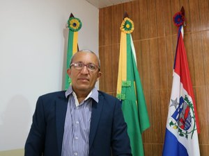 Silvinho é reeleito presidente da Câmara de Japaratinga