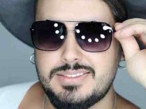 Cantor sertanejo morre em acidente de moto 