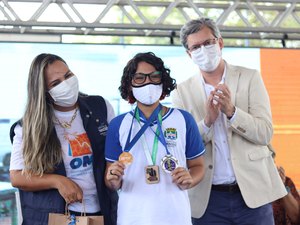 Estudantes de destaque da 1ª Olimpíada de Matemática são premiados em Maceió