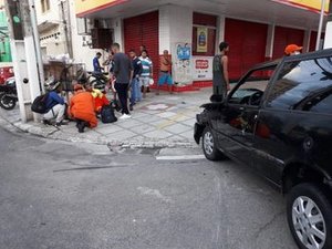 Avanço de sinal vermelho provoca acidente na Av. João Davino, em Maceió