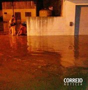 Chuvas fortes causam alagamento em Delmiro Gouveia