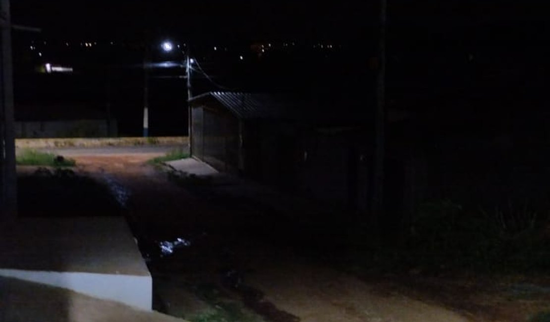 Sem iluminação e pavimentação, Rua no Bairro Canaã em Palmeira prejudica moradores