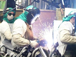 Produção industrial fecha maio com crescimento de 0,8%, diz IBGE