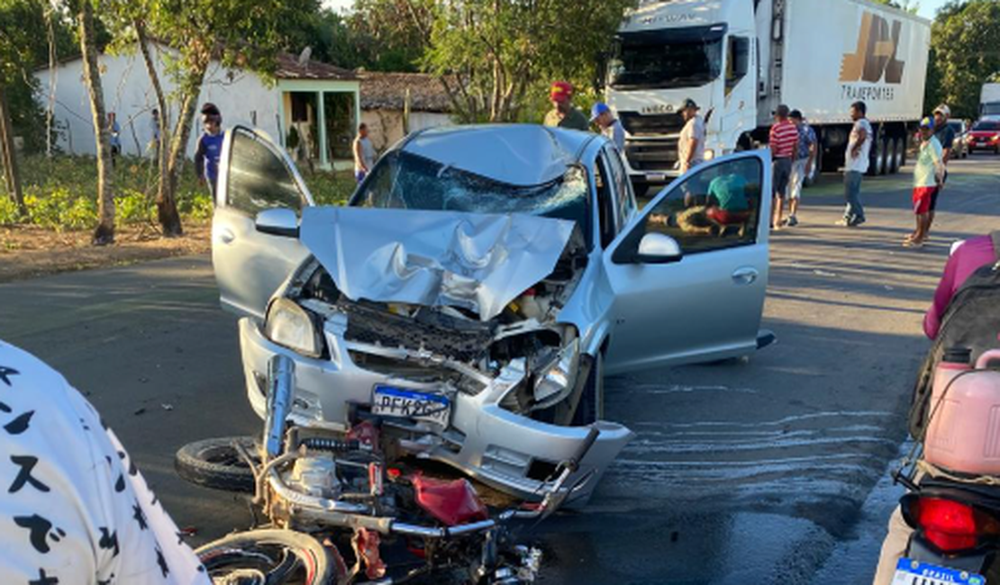 Colisão entre carro e moto é registrada na rodovia AL-110, em Taquarana