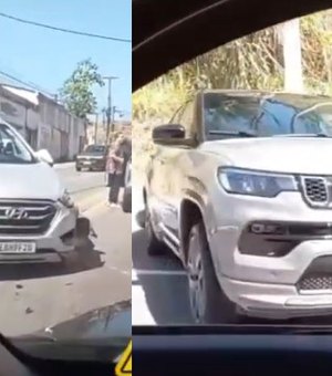 Colisão envolvendo quatro carros deixa trânsito congestionado em Maceió