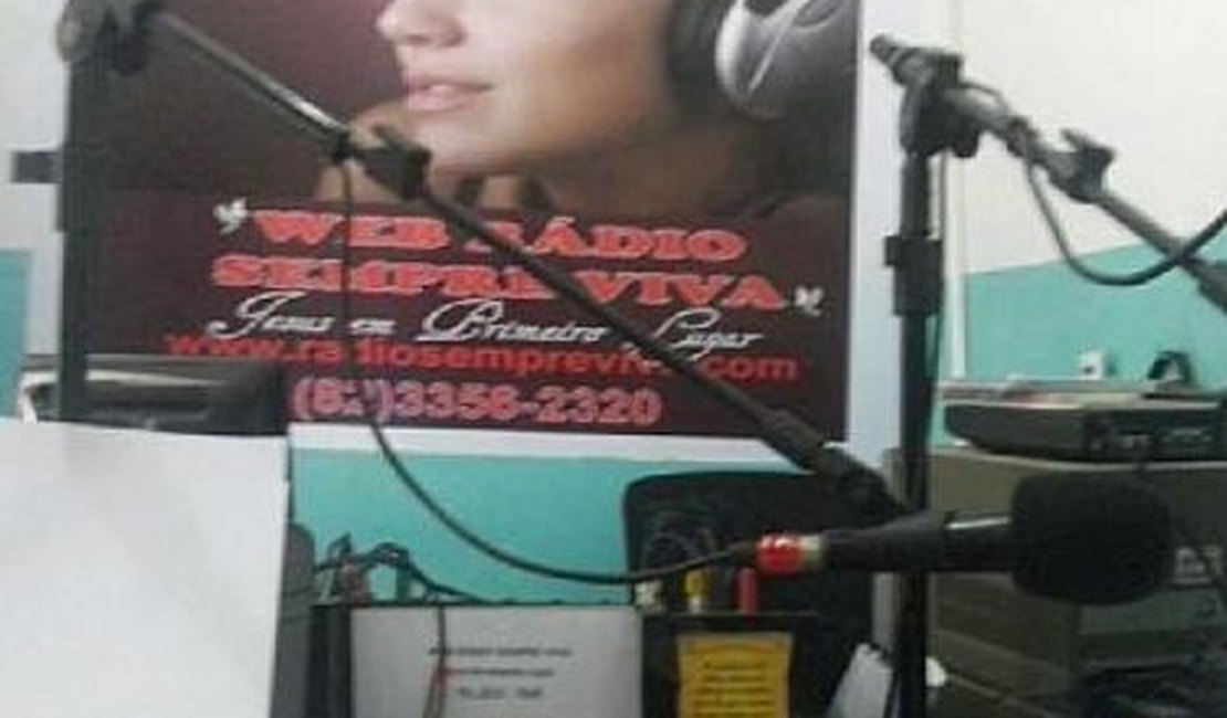 Rádio foi denunciada por divulgar informações sobre ações sigilosas da polícia
