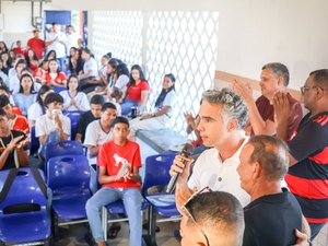 Rafael Brito alerta jovens sobre prejuízos dos jogos online