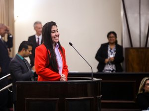 Sancionada Lei de autoria de Gabi Gonçalves que destina 5% das vagas de empregos de prestadores de serviços para mulheres vítimas de violência doméstica