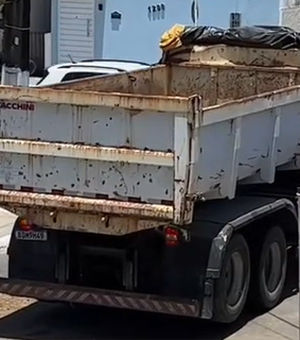 Moradores da Ponta Verde fazem reclamações sobre obra 'inacabável'