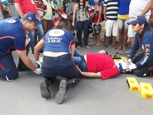 Homem fica ferido após colisão entre moto e carro, em Palmeira dos Índios