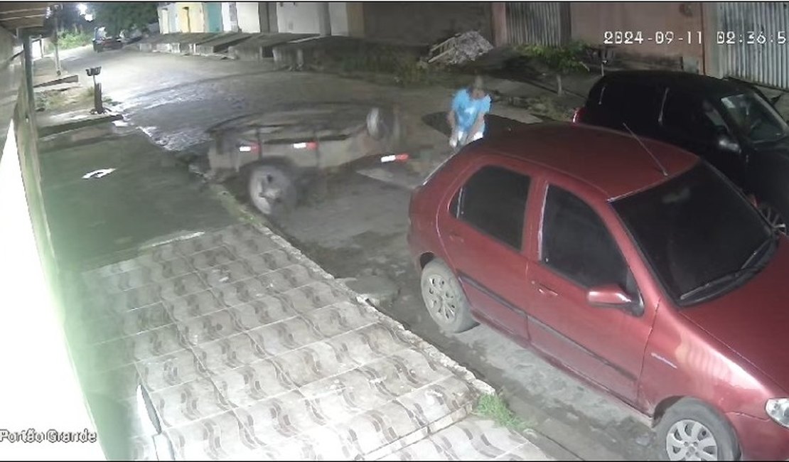 [Vídeo] Homem é flagrado roubando reboque no bairro Senador Nilo Coelho, em Arapiraca