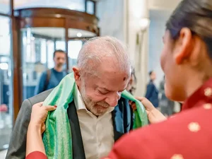 Lula chega à Índia e primeiro compromisso é cúpula sobre IA