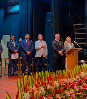 [Vídeo] Diplomação dos eleitos em Arapiraca tem ‘afago’ de Luciano Barbosa a Rute Nezinho