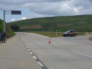 Motoqueiro na contramão provoca acidente e morte