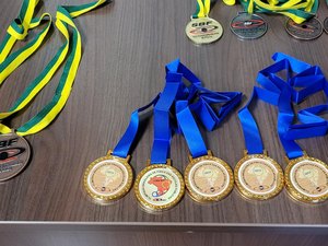 Estudantes da rede estadual de Arapiraca recebem 5 medalhas de ouro na Olimpíada Brasileira de Física﻿