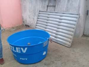 Homem compra material na feira do troca e dono reconhece produtos furtados