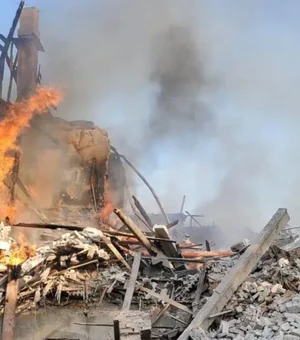 Ucrânia estima até 60 mortes em ataque aéreo a escola usada como abrigo