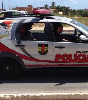 Jovem de 18 anos é detido por porte ilegal de arma após atitude suspeita em Maceió