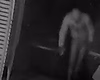 Ladrão vestindo apenas calcinha e blusa furta bebidas em bar na Zona Sul de SP