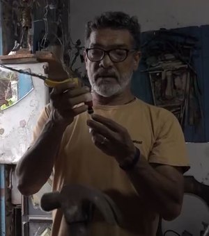 [Vídeo] Lixo é ressignificado por artista plástico limoeirense e obras de arte ganham o mundo