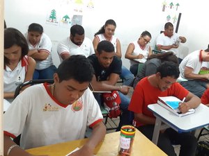 Alunos com deficiência se formam com cerimônia de celebração na Pestalozzi de Maceió