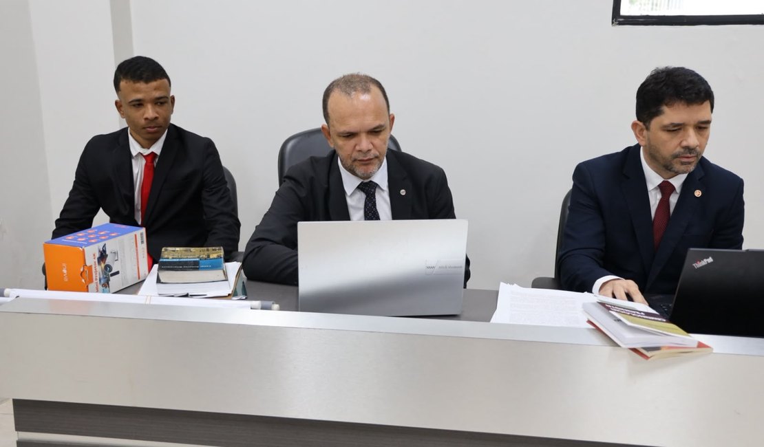 Irmão de professora morta em Viçosa relata comportamento possessivo do réu