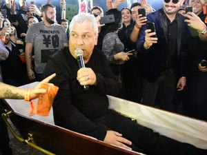 Sikêra Júnior é apresentado como novo reforço da TV A CRÍTICA na festa do Dia do Mídia