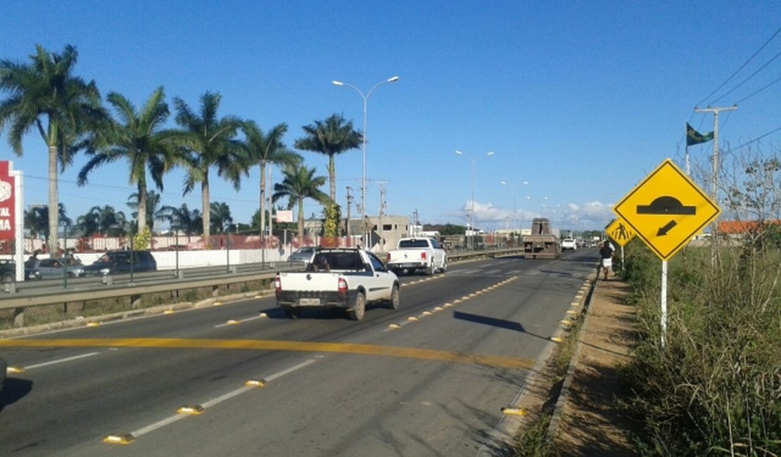 Lombadas estão sendo implantadas na Avenida José Alexandre